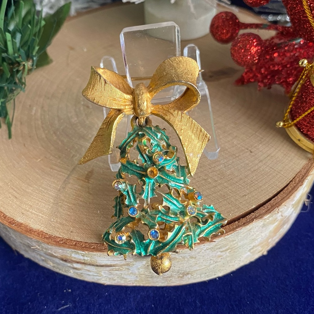 Vintage- MYLU- Jingling, Enameled Tree Bell, Bow Topped Brooch